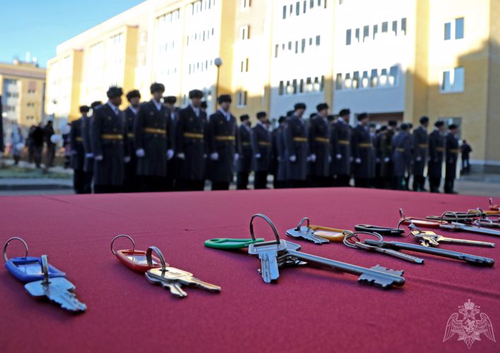 В Росгвардии военнослужащим вручили ключи от новых квартир