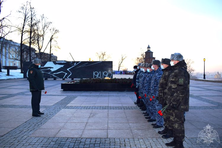 Сотрудники и военнослужащие управления Росгвардии по Нижегородской области  почтили память боевых товарищей в День неизвестного солдата