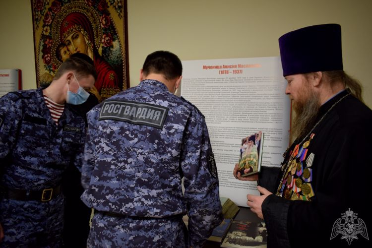 В Нижнем Новгороде росгвардейцы и кадеты почтили память погибших сотрудников (фото, видео)