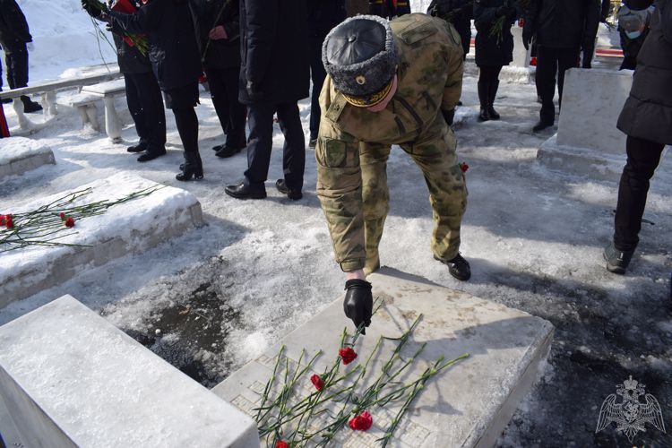 В Нижнем Новгороде почтили память офицеров СОБР, погибших при исполнении служебного долга