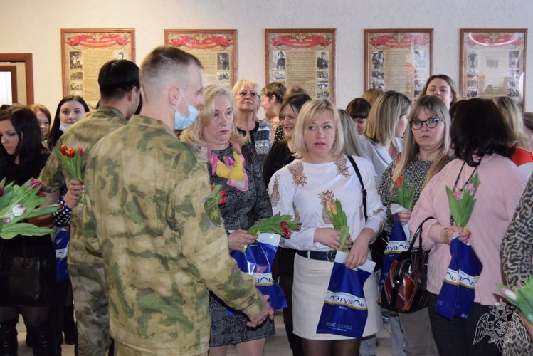 В Саровском и Богородском соединениях Росгвардии чествовали женщин-военнослужащих