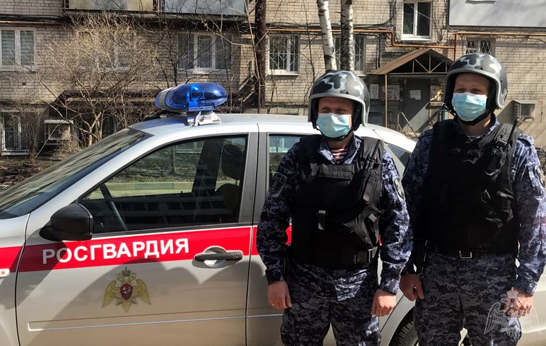 В Нижнем Новгороде сотрудники Росгвардии задержали мужчину, открывшего стрельбу с балкона жилого дома (фото, видео)