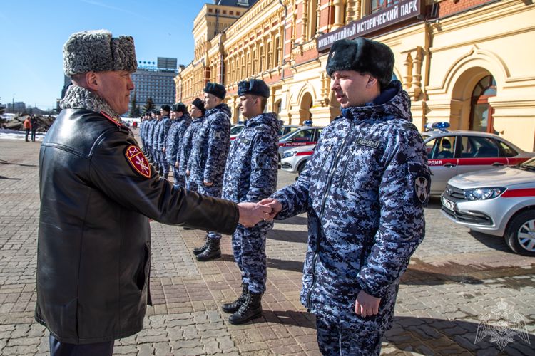 Нижегородским росгвардейцам вручили ключи от новых служебных автомобилей
