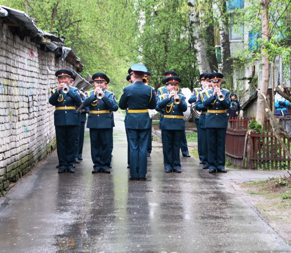 В Нижнем Новгороде росгвардейцы провели патриотическую акцию «Парад у дома ветерана»