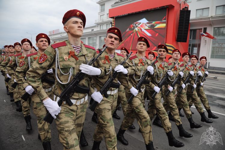 В столице Приволжья парадные расчеты Росгвардии прошли торжественным маршем по Нижне-Волжской набережной