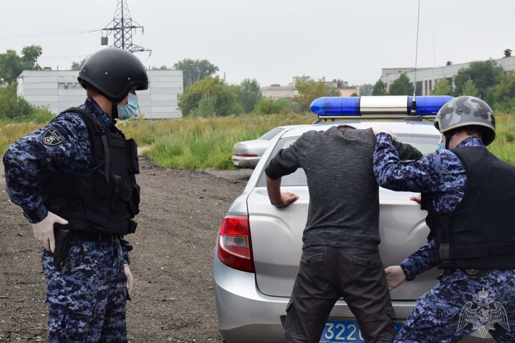 В Нижнем Новгороде росгвардейцы задержали мужчин с наркотическими веществами