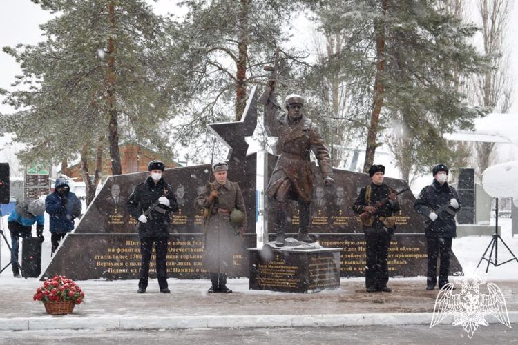 В Нижнем Новгороде росгвардейцы вневедомственной охраны почтили память Героев Отечества