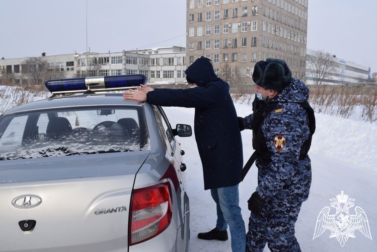 Росгвардейцы задержали мужчину, устроившего драку с охранником одного из нижегородских торговых центров 