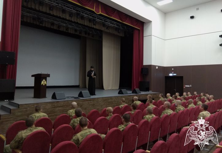 В Нижегородской области личный состав авиационного полка Росгвардии встретился с представителем духовенства