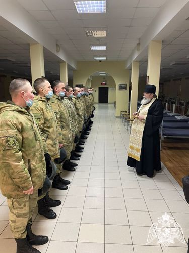 В Нижнем Новгороде представитель РПЦ произвёл обряд окропления в воинской части Росгвардии на Крещение Господне