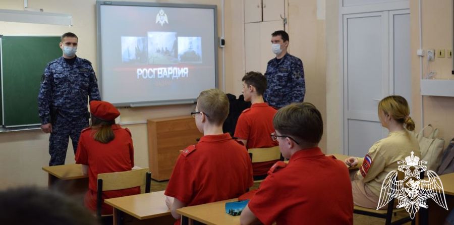 Цикл Уроков Мужества, посвященных Дню Защитника Отечества и организованных росгвардейцами, завершился встречей с юнармейцами