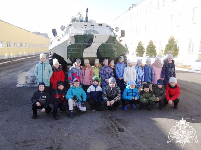 В Нижегородской области саровское соединение войск Росгвардии открыло двери для школьников