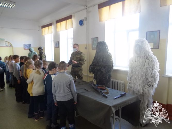 В Нижегородской области саровское соединение войск Росгвардии открыло двери для школьников
