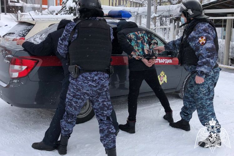 В Нижегородской области росгвардейцы задержали мужчин, подозреваемых в незаконном обороте наркотических веществ