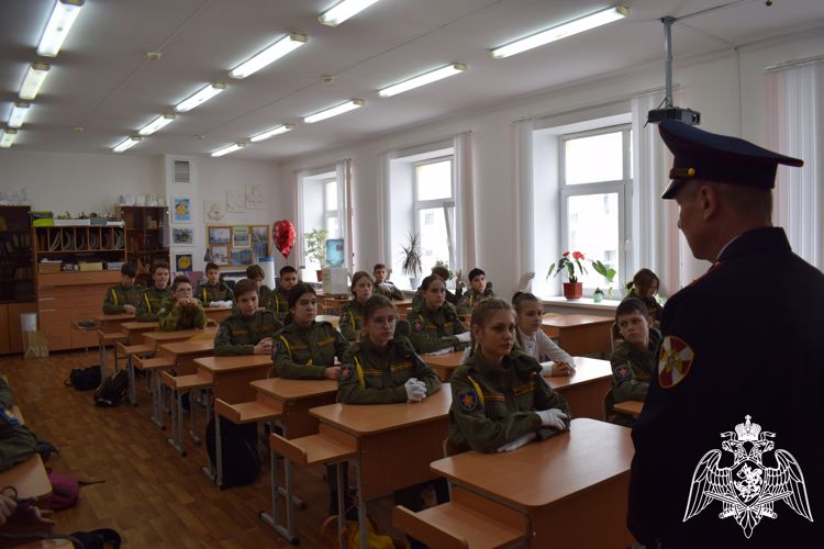 В Нижнем Новгороде ликвидатор аварии на ЧАЭС провёл урок мужества для подшефных Росгвардии школьников