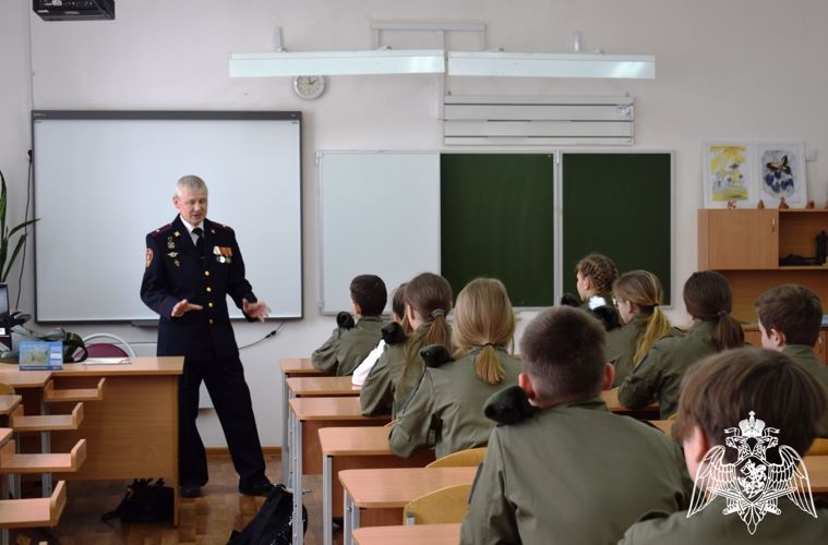 В Нижнем Новгороде ликвидатор аварии на ЧАЭС провёл урок мужества для подшефных Росгвардии школьников
