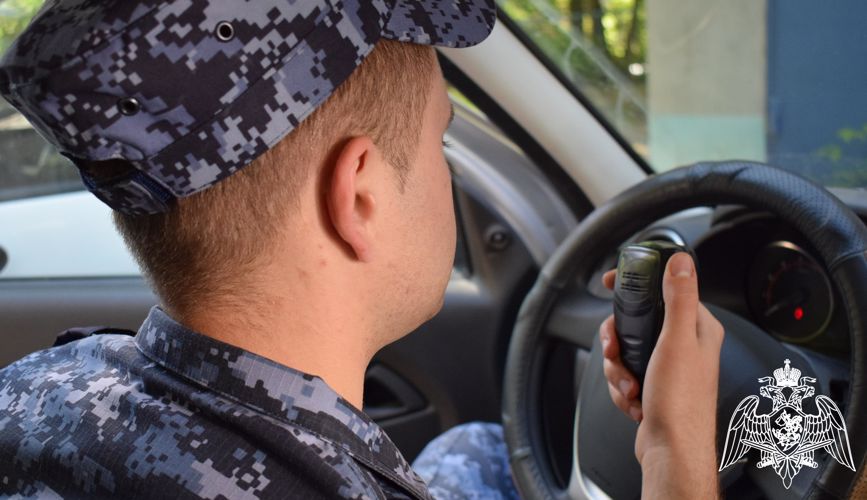 В Нижнем Новгороде росгвардейцы задержали гражданку не желавшую платить за парфюм