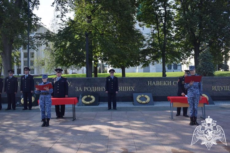 В Нижнем Новгороде у Вечного огня росгвардейцы приняли присягу на верность Родине