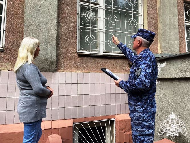В рамках подготовки к Единому дню голосования сотрудники подразделений Росгвардии проводят комплекс превентивных мер