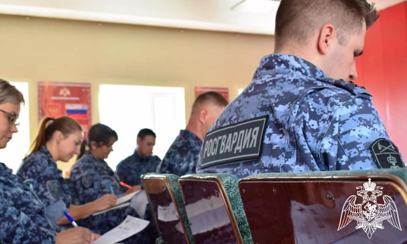 В Нижегородской области сотрудники и военнослужащие Росгвардии поддержали Всероссийскую историческую акцию «Диктант Победы»