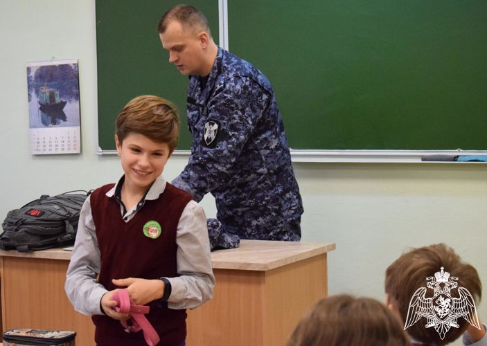 В Нижнем Новгороде офицеры вневедомственной охраны провели урок безопасности для юного поколения