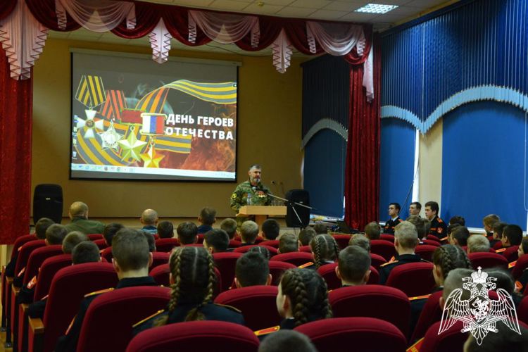 Память Героев Отечества почтили росгвардейцы и кадеты в Нижегородской области