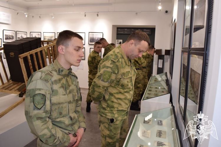 Военнослужащие Росгвардии посетили выставку «Сталинград.1943» в Нижнем Новгороде