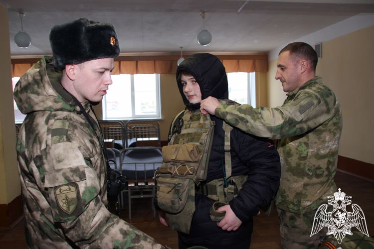Традиционные встречи росгвардейцев и школьников «Армейский городок» возобновились в город Саров