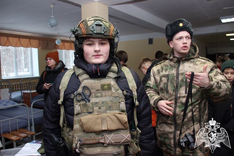 Традиционные встречи росгвардейцев и школьников «Армейский городок» возобновились в город Саров