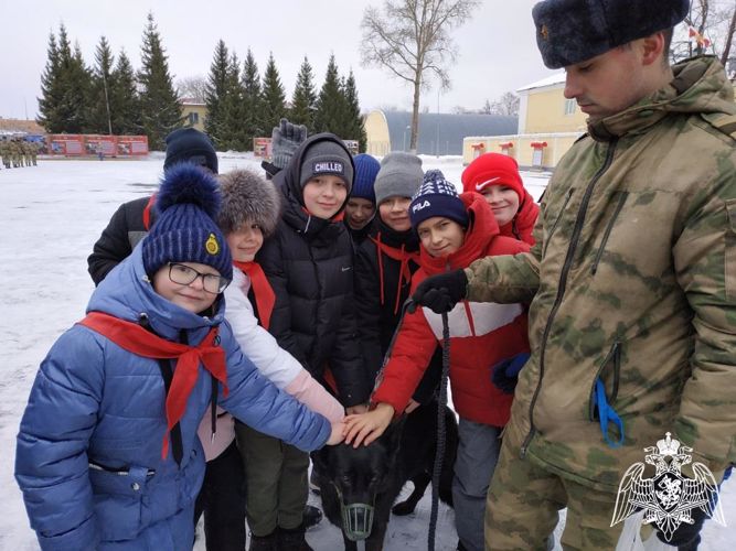 Традиционные встречи росгвардейцев и школьников «Армейский городок» возобновились в город Саров