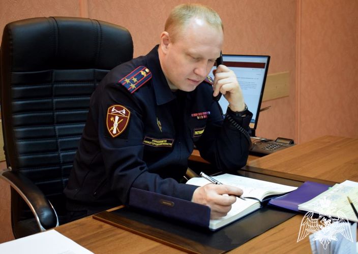 Заместитель начальника управления − начальник центра лицензионно-разрешительной работы Управления Росгвардии по Нижегородской области ответил на вопросы граждан в ходе «прямой телефонной линии»