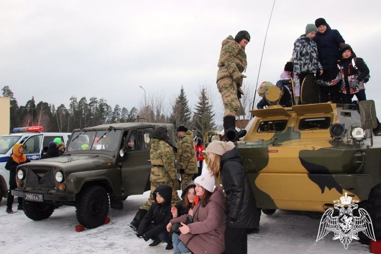Традиционные встречи росгвардейцев и школьников «Армейский городок» возобновились в город Саров