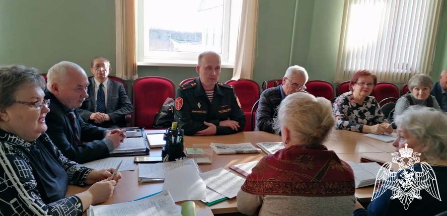 В городе Сарове Нижегородской области офицер Росгвардии принял участие в рабочей встрече совета ветеранов российского федерального ядерного центра
