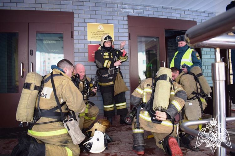 В Нижнем Новгороде представители Росгвардии и МЧС провели совместную тренировку