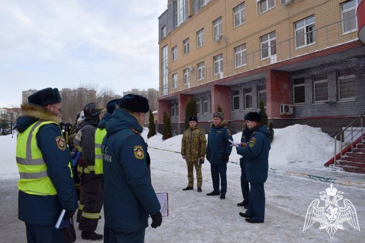 В Нижнем Новгороде представители Росгвардии и МЧС провели совместную тренировку