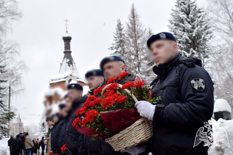 В Нижнем Новгороде почтили память офицеров СОБР, погибших при исполнении служебного долга