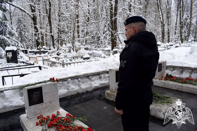 В Нижнем Новгороде почтили память офицеров СОБР, погибших при исполнении служебного долга
