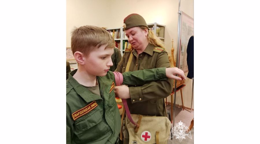 В Нижнем Новгороде кадеты класса Росгвардии «Гвардейская смена» посетили памятную выставку «Техника Героев - Ликвидаторов»