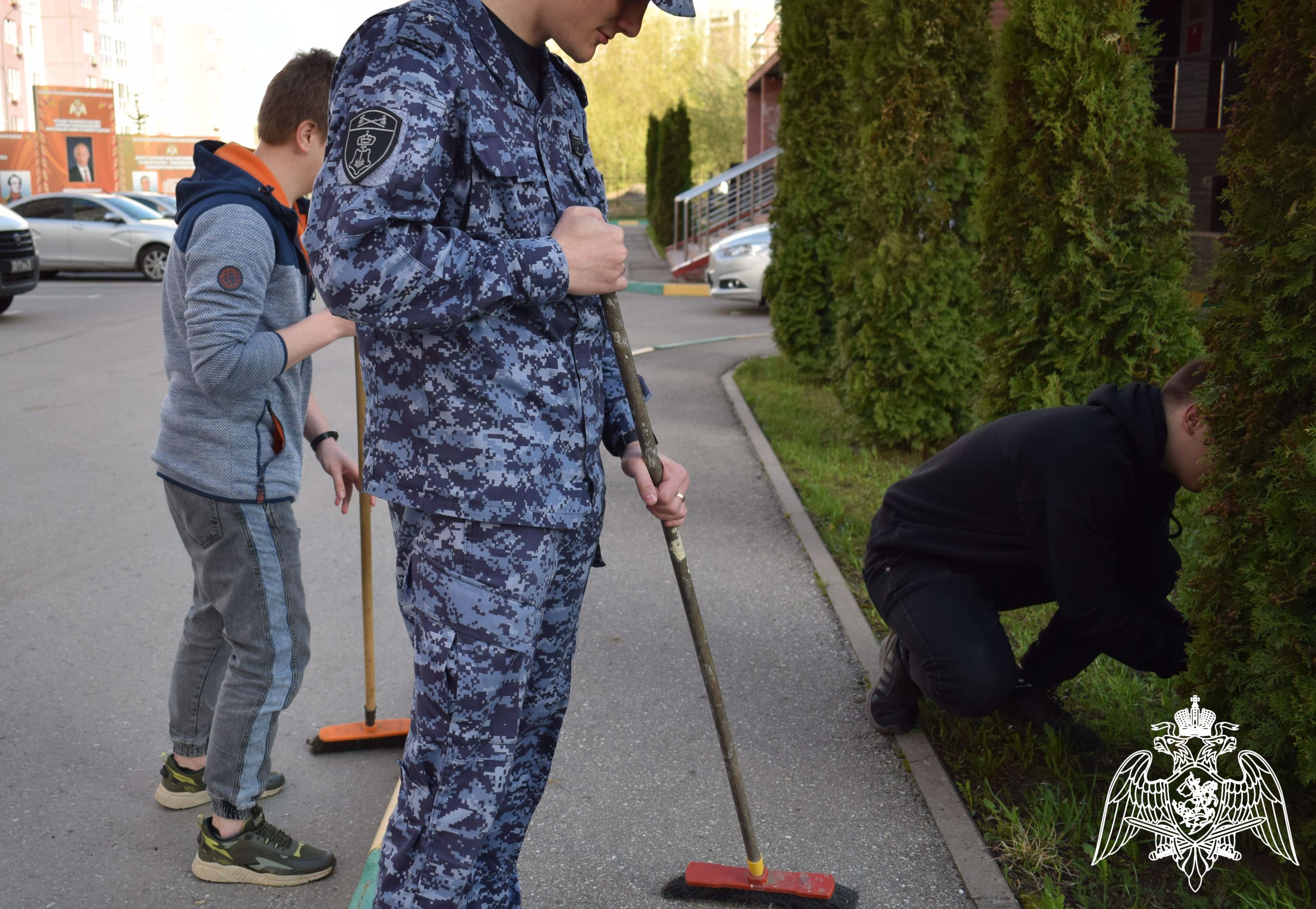 В НИЖНЕМ НОВГОРОДЕ РОСГВАРДЕЙЦЫ ОТМЕТИЛИ МЕЖДУНАРОДНЫЙ ДЕНЬ ЗЕМЛИ ЭКОЛОГИЧЕСКОЙ АКЦИЕЙ