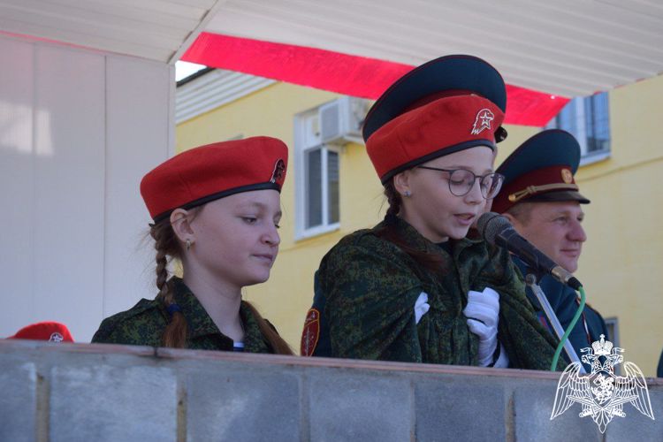 Помощник благочинного Саровского округа совершил чин освящения воинских знамен дивизии Росгвардии