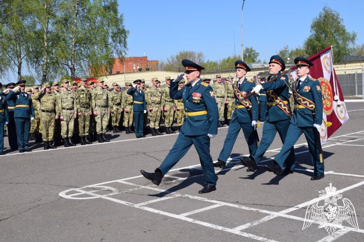 Помощник благочинного Саровского округа совершил чин освящения воинских знамен дивизии Росгвардии