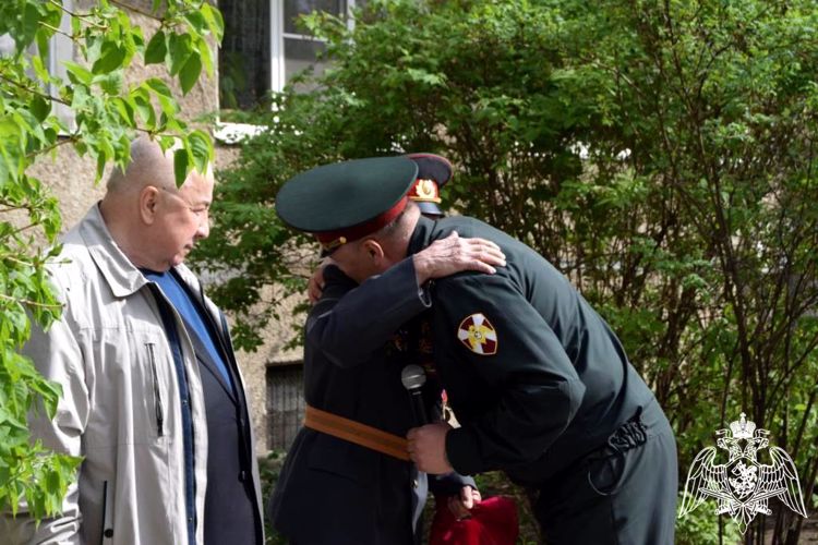 Росгвардия провела «Парад у дома ветерана» в Нижегородской области