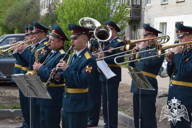Росгвардия провела «Парад у дома ветерана» в Нижегородской области