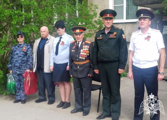 Росгвардия провела «Парад у дома ветерана» в Нижегородской области