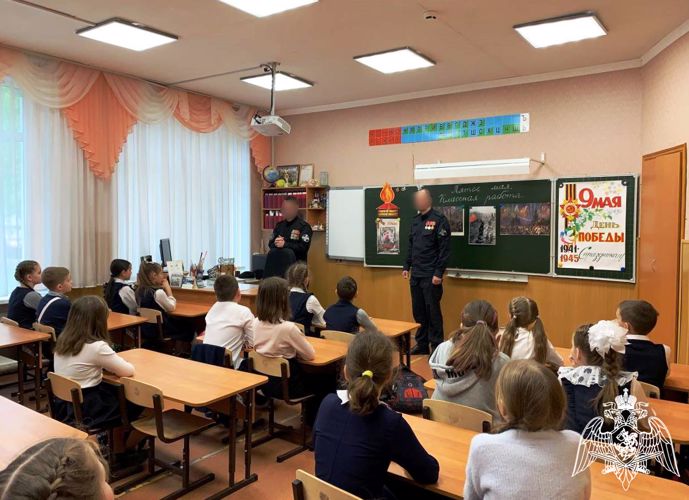 Сотрудники Росгвардии провели открытый урок «Разговоры о важном» для юного поколения Нижегородской области