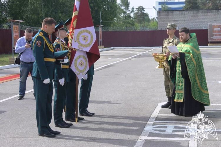 В Нижегородской области дзержинскому полку Росгвардии вручили Боевое знамя