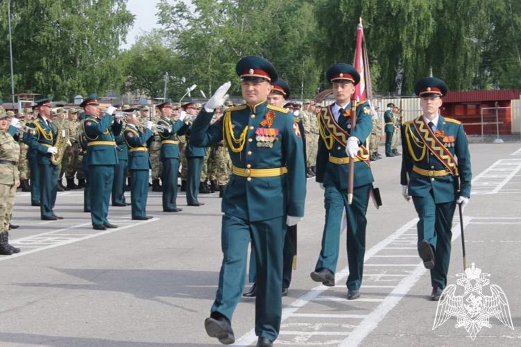 В Нижегородской области дзержинскому полку Росгвардии вручили Боевое знамя