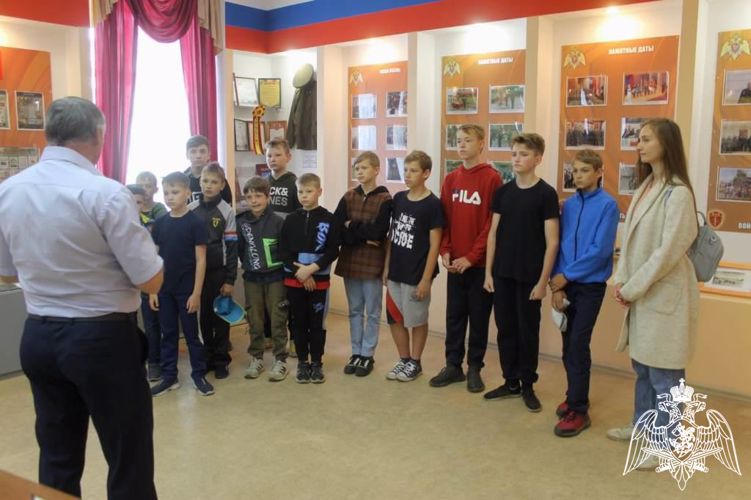 Комплекс патриотических мероприятий под эгидой всероссийской акции «Свеча памяти» завершился в дзержинском полку Росгвардии