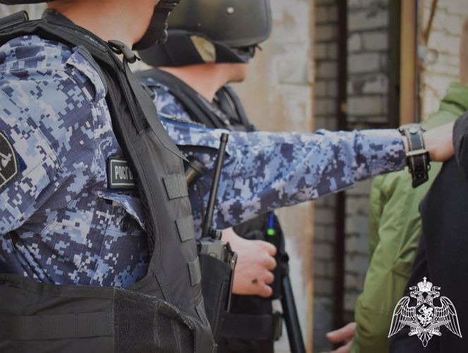 Росгвардейцы задержали подозреваемых в хранении и распространении наркотических веществ