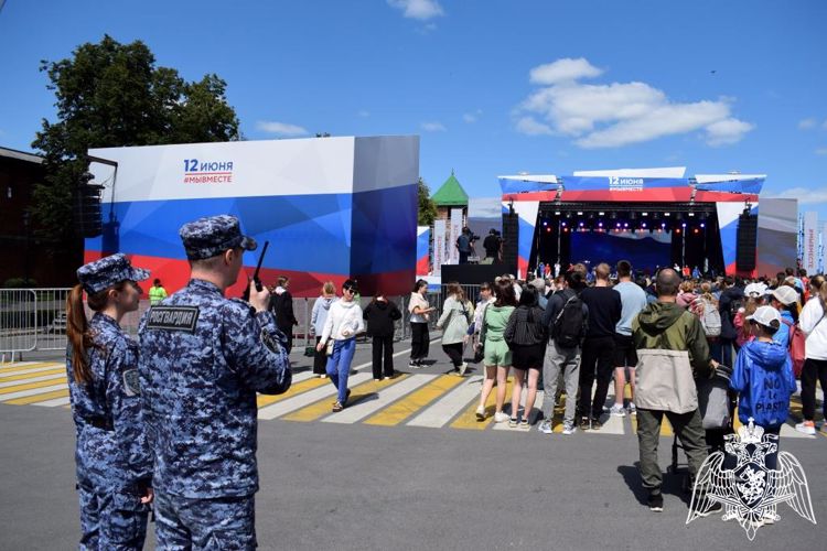 В Нижнем Новгороде военнослужащие и сотрудники Росгвардии приняли участие в организации и проведении Дня России